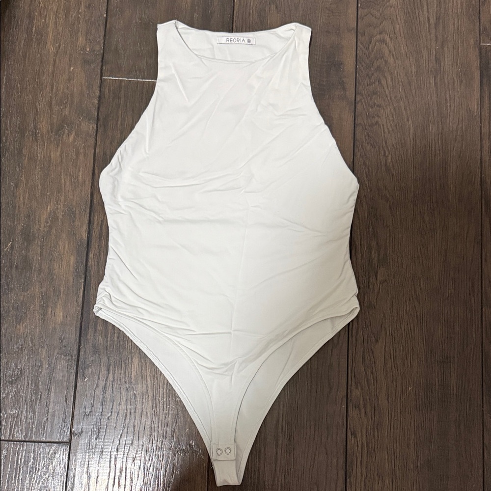 Reoria white bodysuit